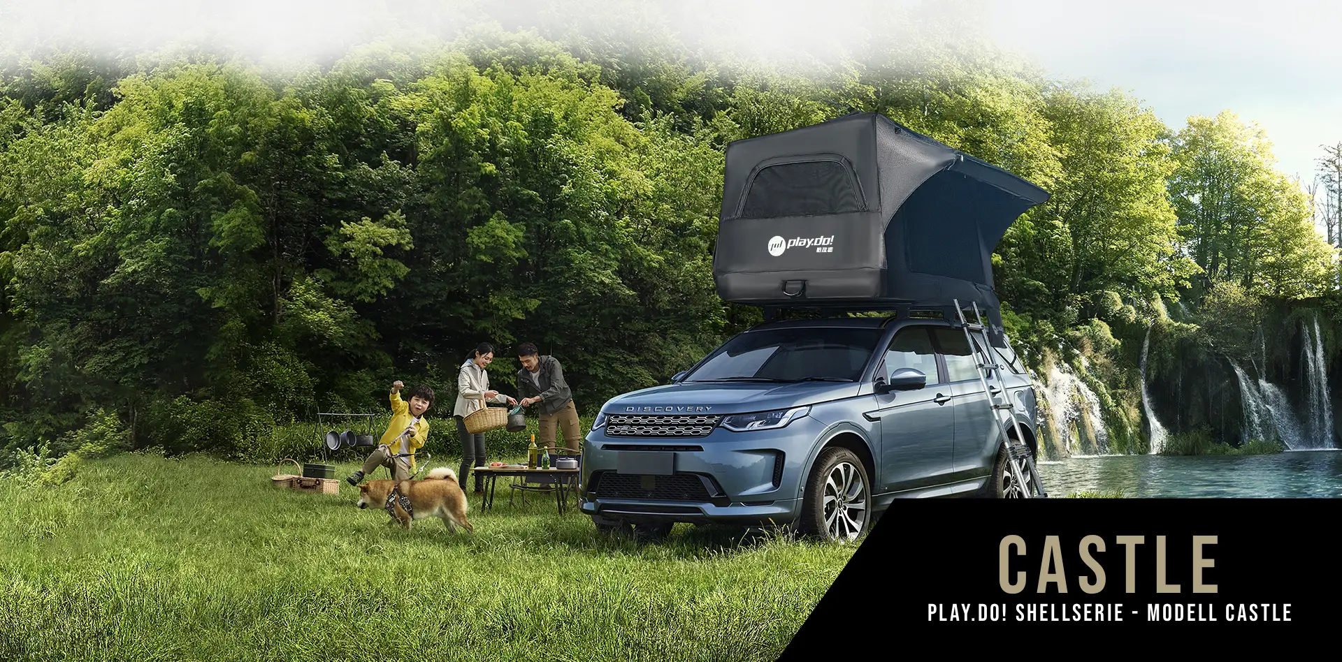 Play.Do! aufblasbares Dachzelt der Serie Shell, Modell Castle, montiert auf einem Land Rover Discovery in der Natur an einem Wasserfall
